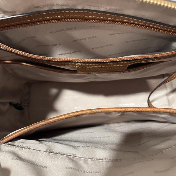 Michael Kors tote - Picture 8 of 9